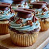 Adorable graduation cupcakes with chocolate cap toppers and tassels, perfect for celebrating academic achievements with festive flair.